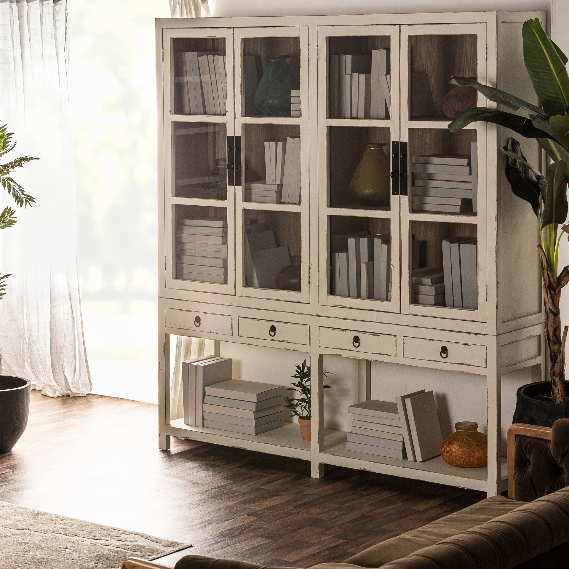 PIVKA GLASS CABINET